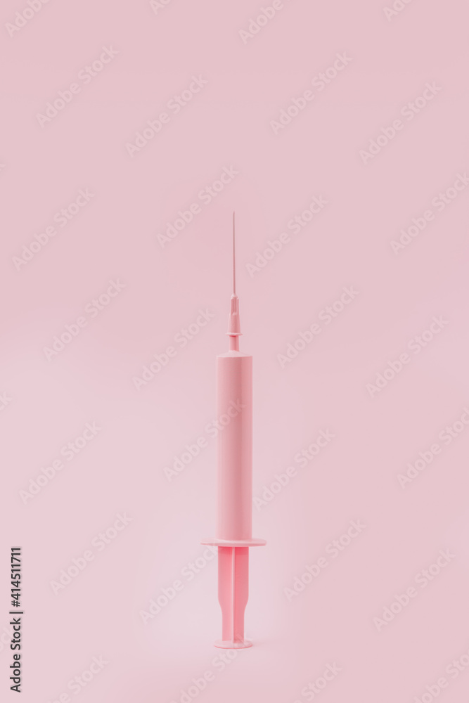 Jeringuilla rosa de vacuna en fondo rosa de estudio - obrazy, fototapety, plakaty 