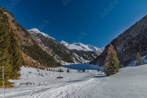 Snowy path near Riesachsee in cold sunny fresh beautiful day in Austria © luzkovyvagon.cz