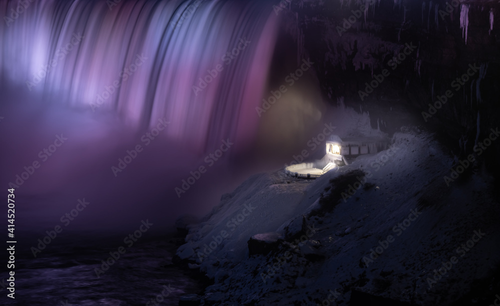 Beautiful Niagara waterfalls at Night