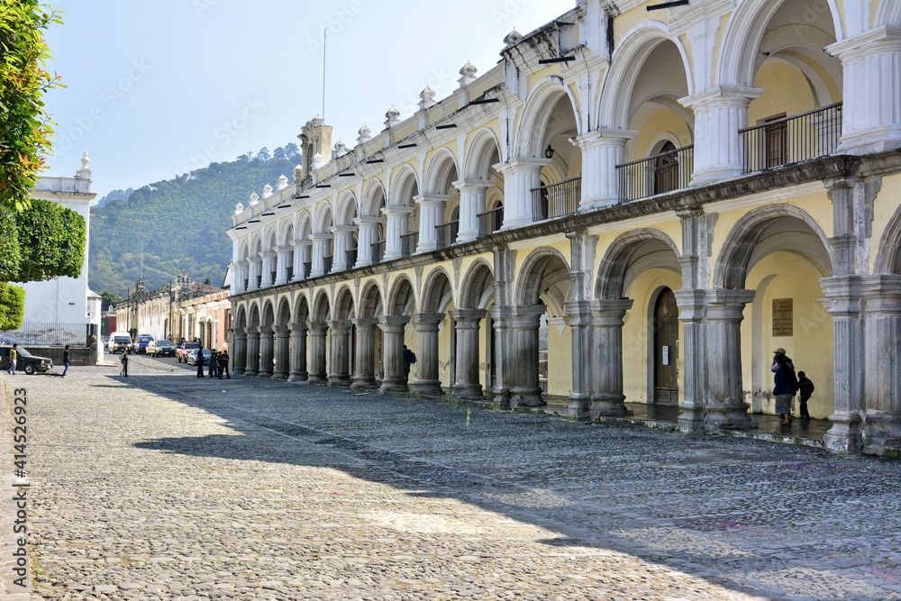 Fototapeta premium Paisajes y rincones de la ciudad colonial de Antigua, en el sur de Guatemala