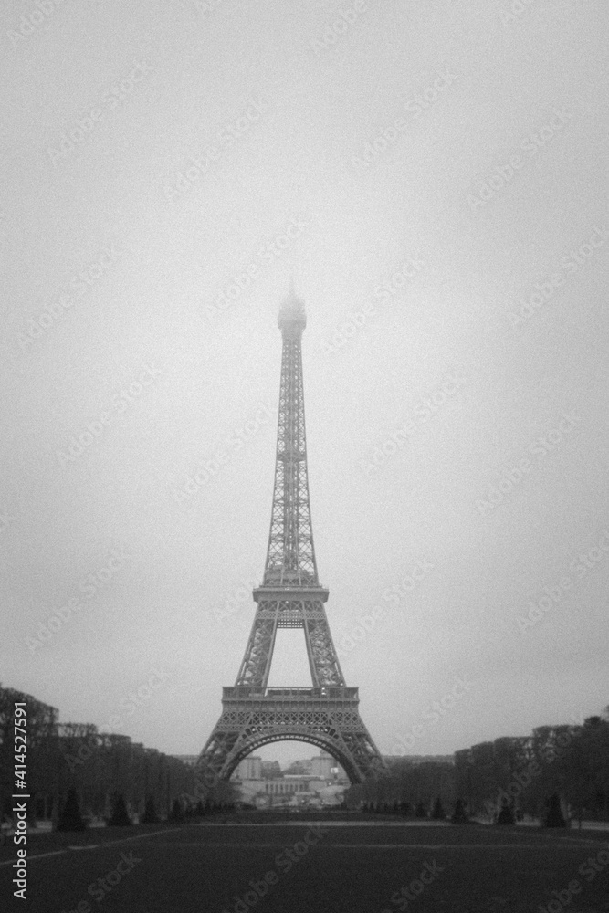 Obraz premium eiffel tower city