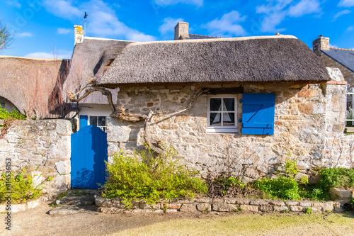 Obraz na plátne Brittany, Ile aux Moines island in the Morbihan gulf, old houses in the village,