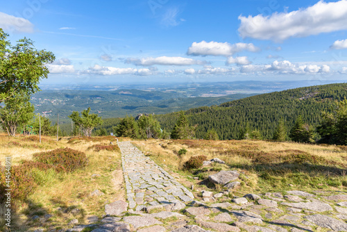 Fototapeta Naklejka Na Ścianę i Meble -  Trail to the shelter under Labski Szczyt mountain