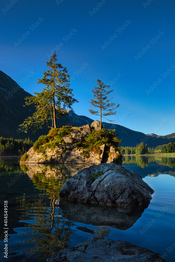 Europe, Germany, Bavaria, Ramsau bei Berchtesgaden, Lake Hintersee in Morning Light