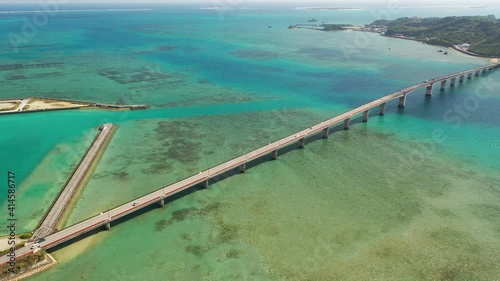 2021年 1月 日本 沖縄県 うるま市 海中道路 浜比嘉島 橋 海 自然 港 珊瑚 島 自然 綺麗 美しい 山 ドローン 
japan okinawa uruma island ocean nature sea beautiful bridge dorone photo