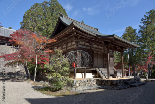 秋の神護寺 五大堂 京都市