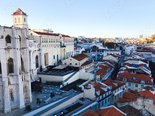 Travel to Lisbon (ID: 414603533)