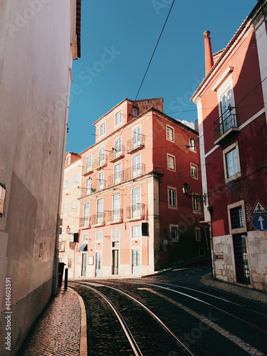 Travel to Lisbon (ID: 414603591)