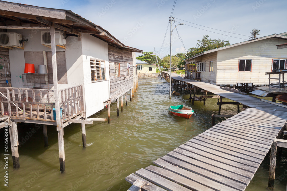 Obraz premium Street view of the poor district of Kota Kinabalu, Sabah, Malaysia