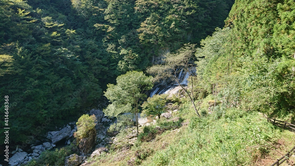 アメガエリの滝