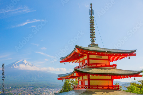 富士と五重塔 新倉富士浅間神社