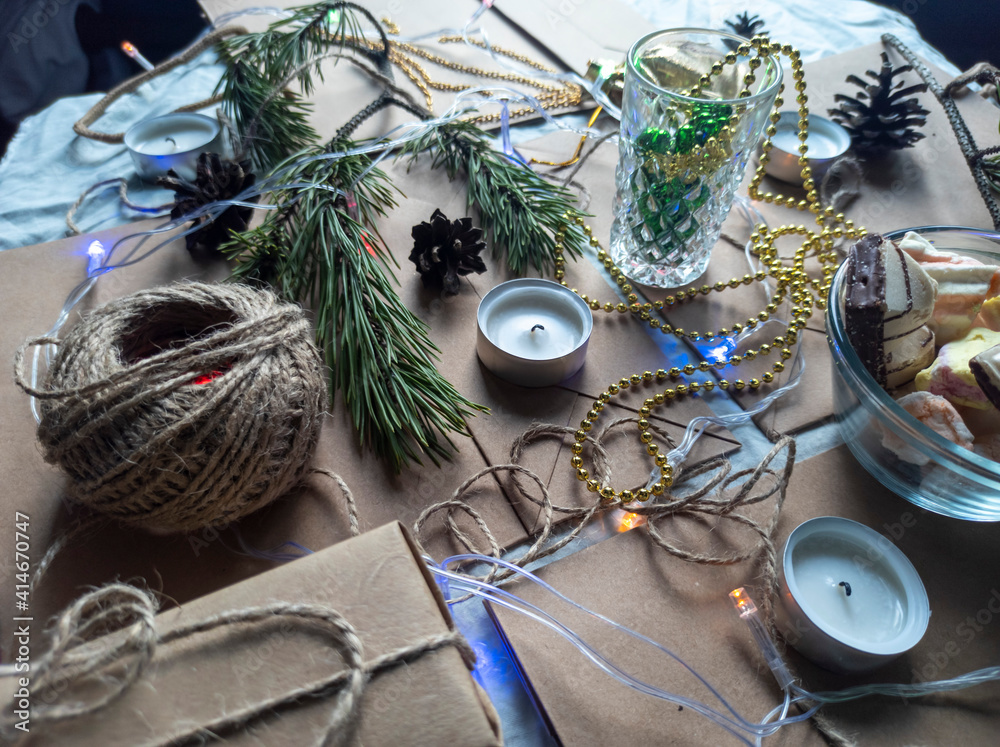 Photo New Year's flat ley. Christmas background. colorful decorations. new year multi-colored illumination. craft bags