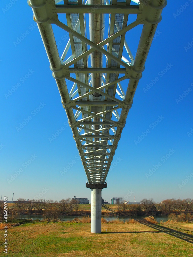 冬の江戸川に架かるガス導管風景 Stock Photo Adobe Stock