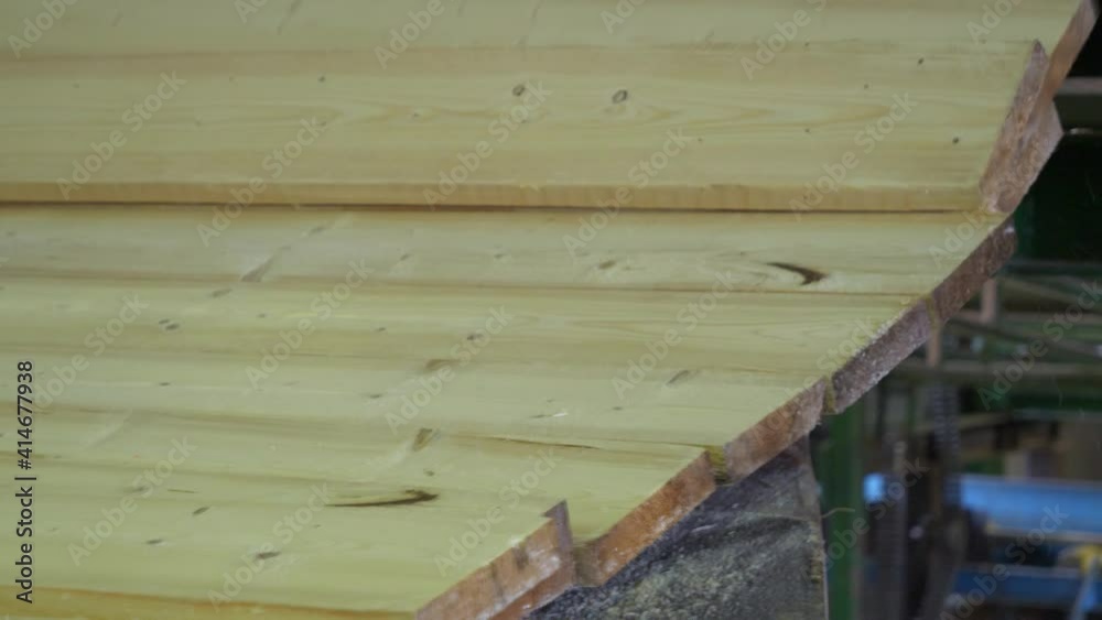 Processing of wooden logs into boards Processing of wooden logs into boards