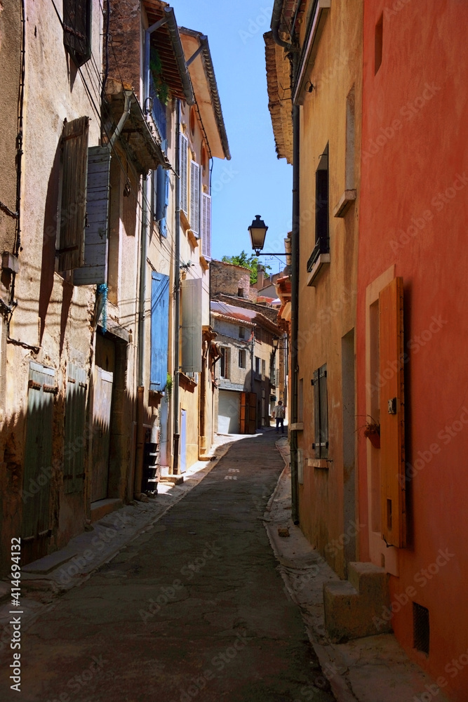 Rue de la Chapelle des Filles, Cucuron, Vaucluse, Provence-Alpes-Cote d'Azur, France: a pretty lane in the village