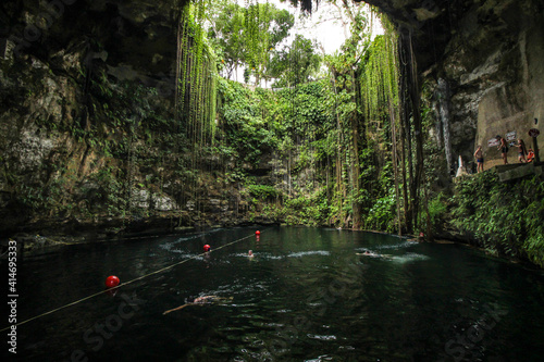 Cenote ik kil - Mexico