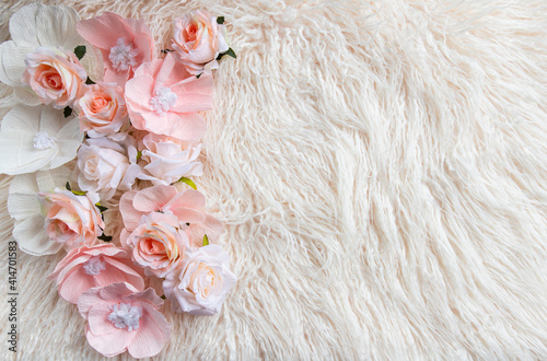 Slika na platnu newborn digital background with pink flowers and fir backdrop