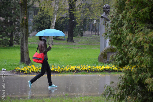 Regenwetter in der Stadt (Linz, Oberösterreich, Österreich) - Rainy weather in the city (Linz, Upper Austria, Austria) photo