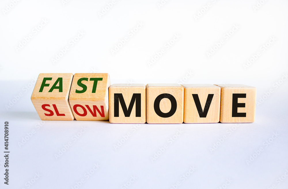 Obraz premium Time to fast move symbol. Turned wooden cubes and changed words 'slow move' to 'fast move'. Beautiful white table, white background, copy space. Business and slow or fast move concept.
