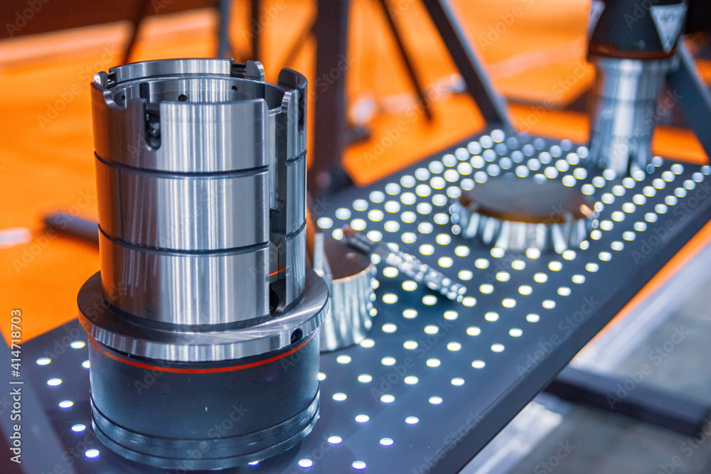 Punching tools. Punching tooling systems in the industry Thin Turret