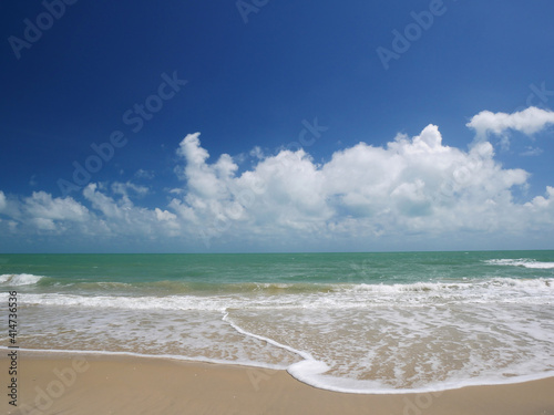 Fototapeta Naklejka Na Ścianę i Meble -  Beautiful tropical sea and sand beach with blue sky in sunny day