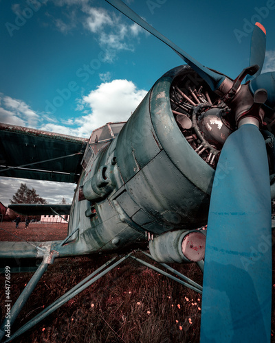 фотографія old aircraft in standby position on the ground
