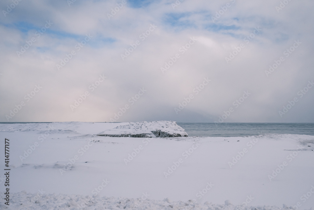 Fototapeta premium wave breaking on the beach Lake Michigan frozen in a cold Chicago winter