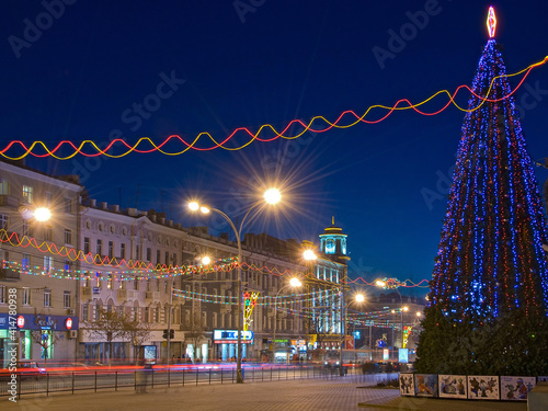 Obraz na plátně Rostov-on-Don - Bolshaya Sadovaya, Central Department Store and New Year tree
