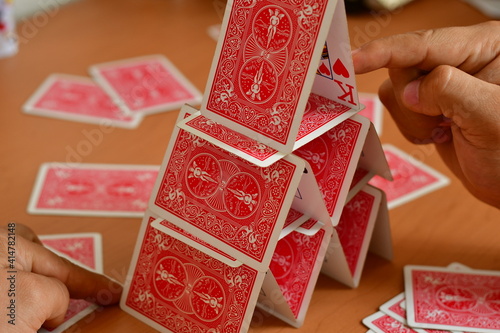 Schilderij op canvas build a house of cards