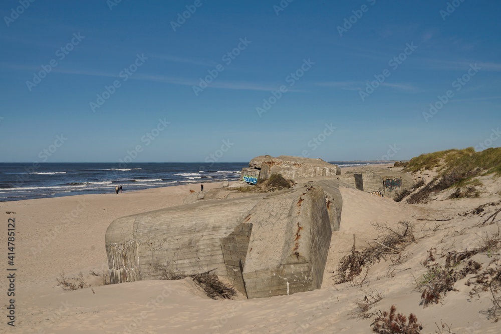 Obraz premium bunker ruin at beach near Houvig, Jutland, Denmark, ocean in background