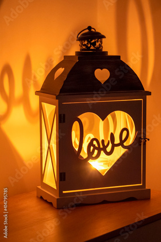 Obraz na płótnie Lampion pełen miłości w salonie