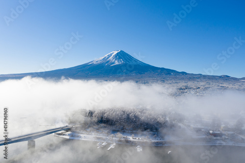 富士山　河口湖　空撮　河口湖大橋　雲海