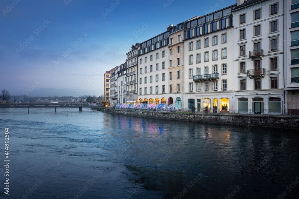 Obraz premium Rhone River and Geneva skyline - Geneva, Switzerland