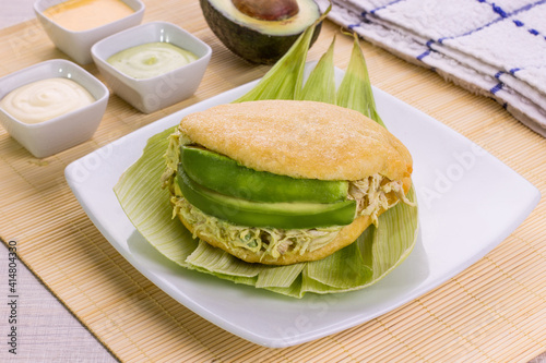 Arepas, reina pepia, caraotas negras comida y gastronomía venezolana para restaurante de comida photo