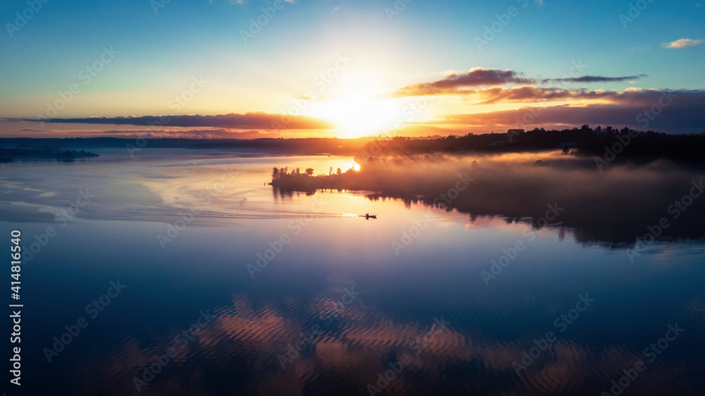 Naklejka premium Amanecer en Chiloé