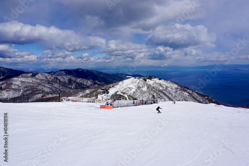 日本の琵琶湖のスキー場