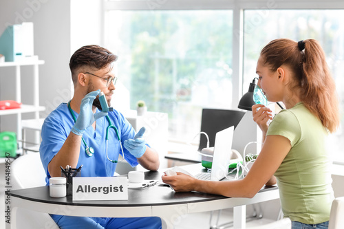 Young woman visiting allerg...