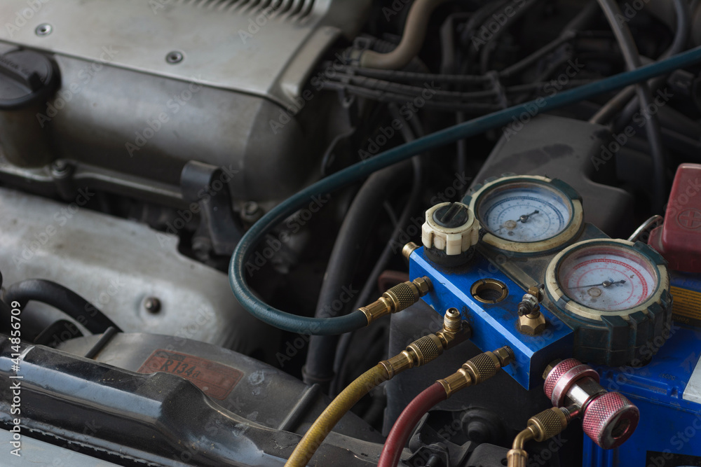 Car air conditioner check and recharge refrigerant Car air conditioner check and recharge refrigerant
