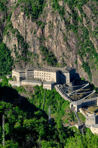 Foto BARD, ITALY: Fort Bard is a fortified complex built in the 19th century by the House of Savoy