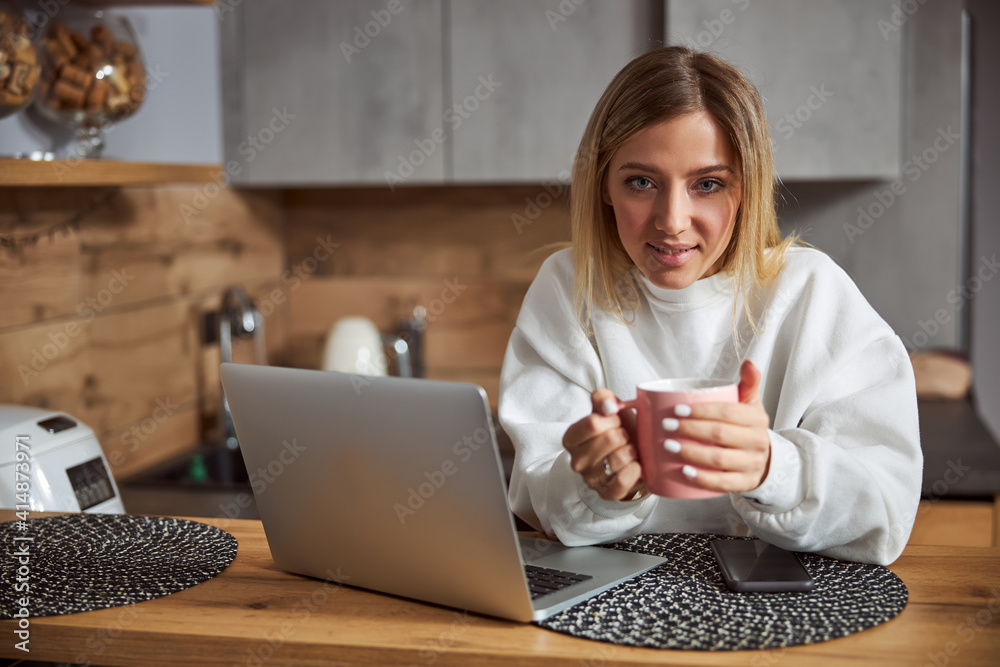 Beautiful lady holding a cup of tea over mousepad Beautiful lady holding a cup of tea over mousepad