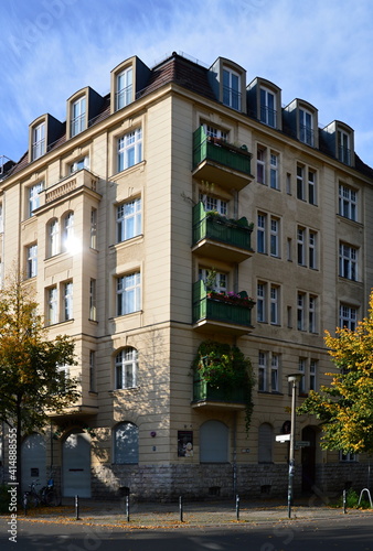 Historische Fassade im Stadtteil Friedrichshain im Herbst, Berlin