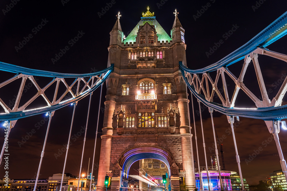 Obraz premium Magnificent Tower Bridge at night in London, England, UK