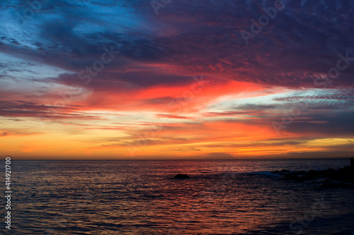 Amanecer lleno de color, con nubes extraordinariasa. Encuadre general © Cristina Trujillo