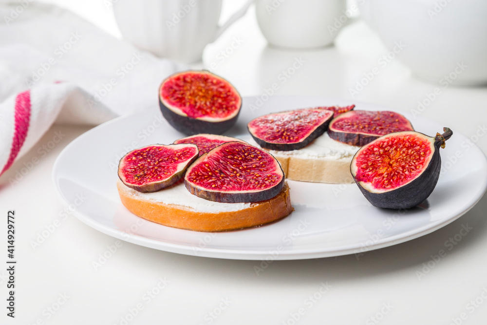 Image with figs. Image with figs.