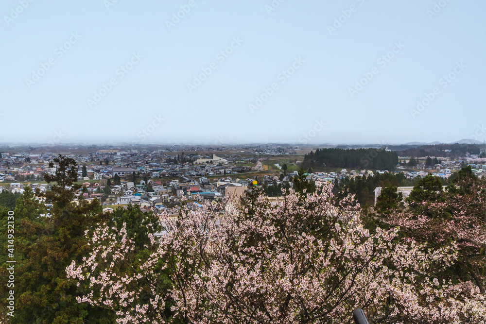 春の横手城からみた風景