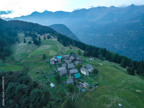 Gebirgsdorf Ces im Schweizer Tessin photo