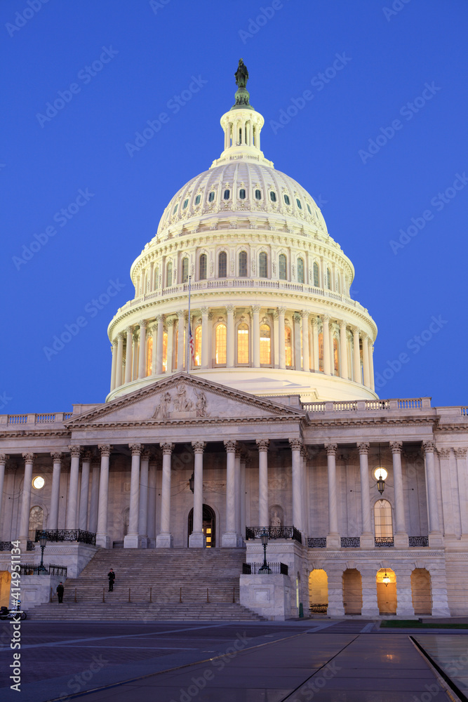 Fototapeta premium United States Capitol at blue hour, Washington D.C., USA