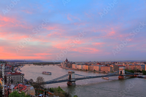 Canvas Print Chain bridge and cityscape at sunset, Budapest, Hungary