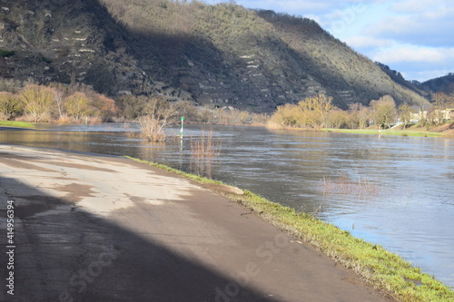 zurückgehendes Hochwasser der Mosel photo