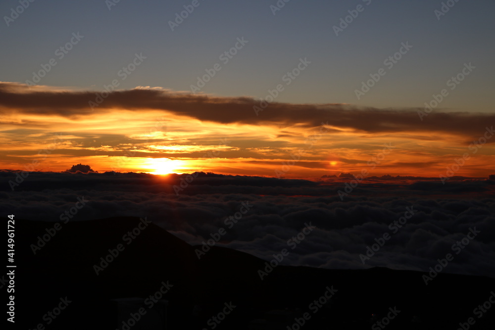 Obraz premium sunset in the mountains